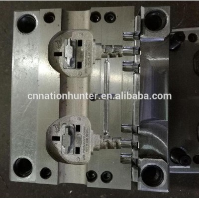 Professional top quality PVC electric power plug injection mould,plastic attaching plug mold